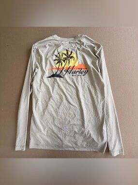 Hurley UPF Light Gray Crewneck Long Sleeve Graphic Sun Tee
